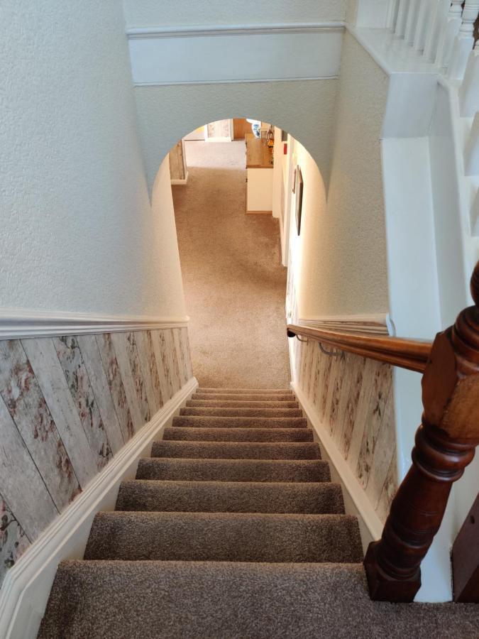 Cameron Court 3*