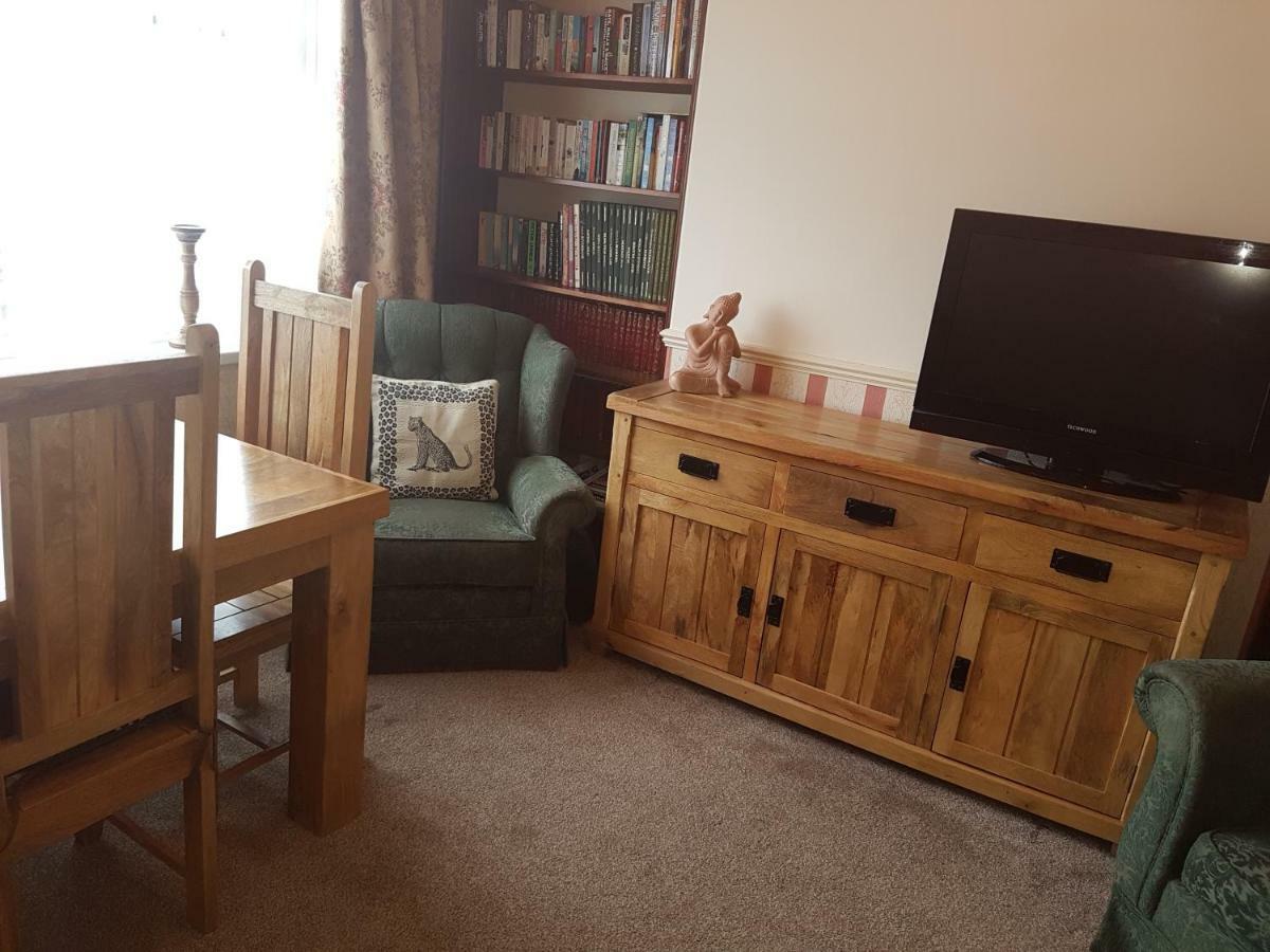 Cameron Court 3*